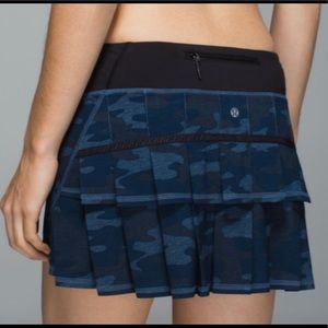 Lululemon athletica Pace Setter camo skirt size 6